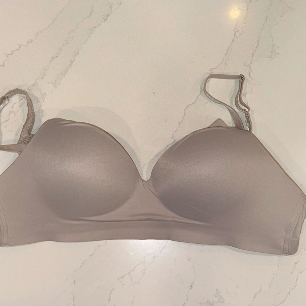 SOMA Embliss Luxe Wireless J Hook Bra with Lace -  38B